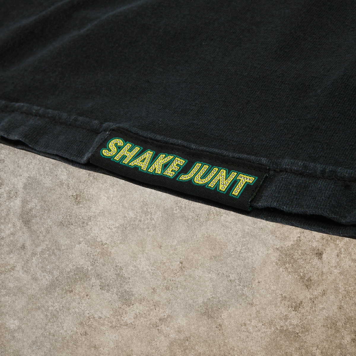 SHAKE JUNT MARKEE GRAPHIC TEE